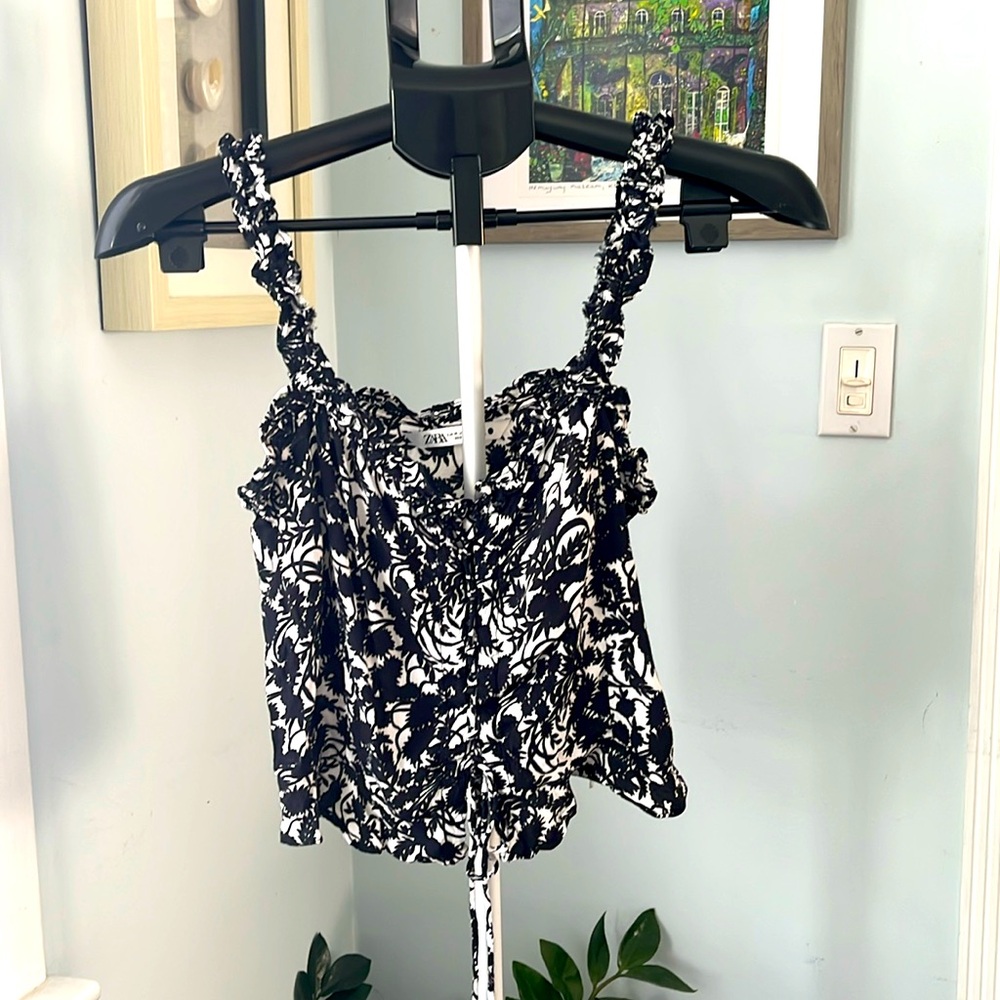 ZARA Floral Black and White Women's Ruffle Crop Tank size M